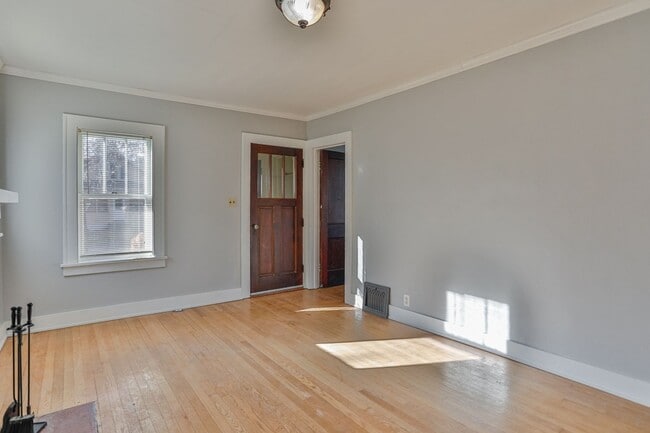 Building Photo - 2 Bed 1.5 Bath Single Family Home With Large Upper Loft Area in Wausau