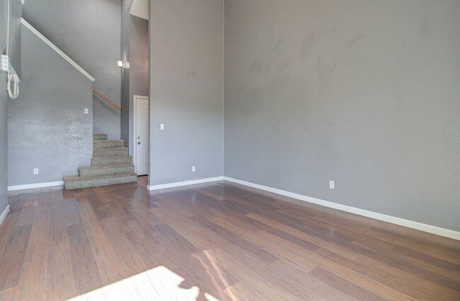 Building Photo - 2202 W Glenrosa Ave