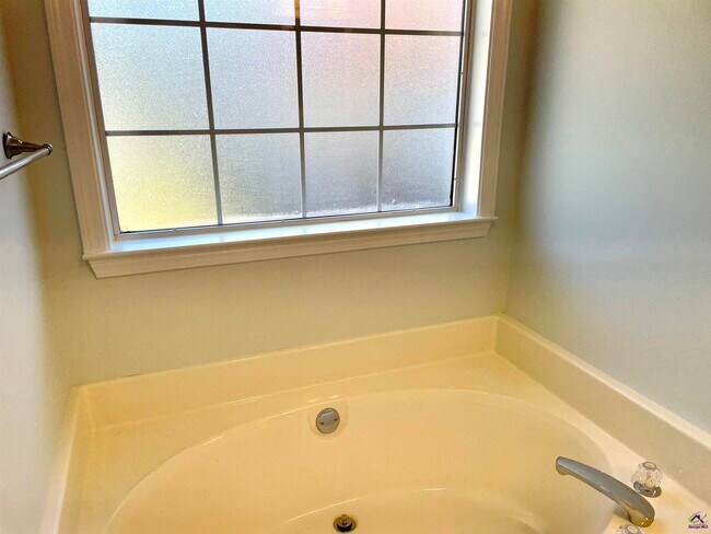 Building Photo - 205 Ellicott Dr