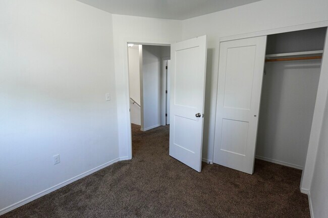 Building Photo - 2829 W Marina Dr