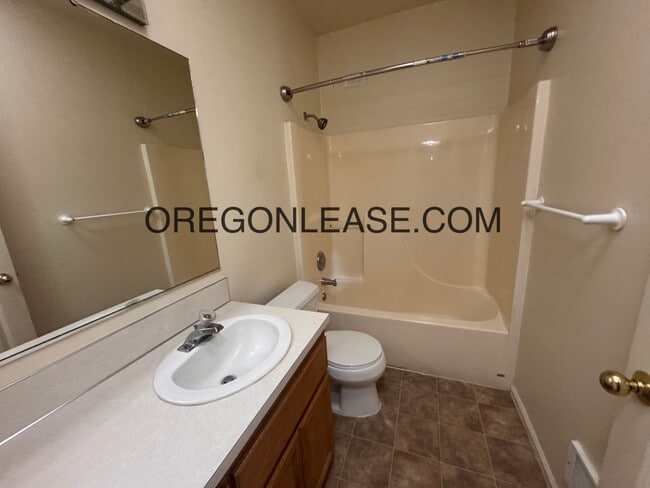 Building Photo - 3386/3390 Arrowhead st