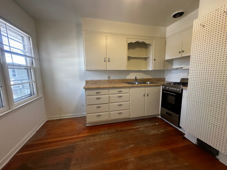 Building Photo - 406 S Kimball St