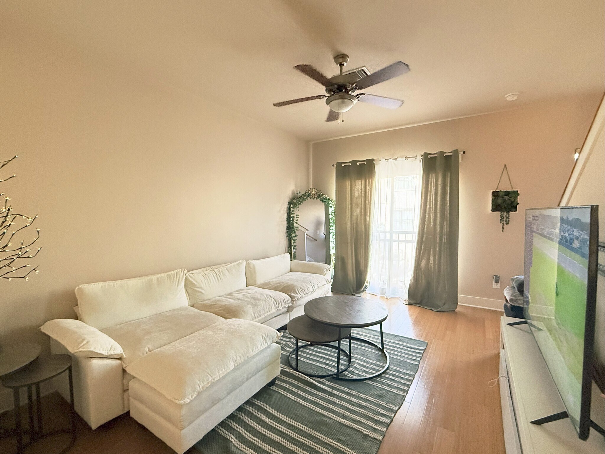 Building Photo - 13420 Lyndhurst St