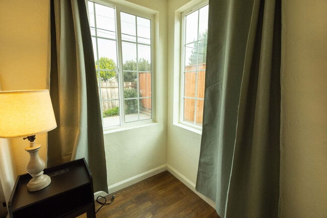 Building Photo - 240 E Hedding St