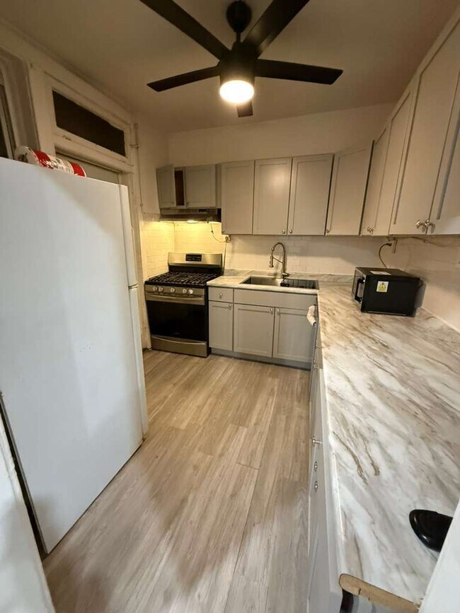 Building Photo - 1707 W Wallen Ave