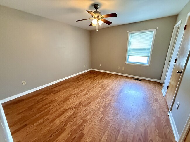 Building Photo - 105 Oakwood Meadows Dr