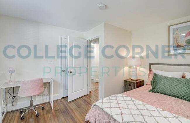 Building Photo - 127 Idlewilde Dr