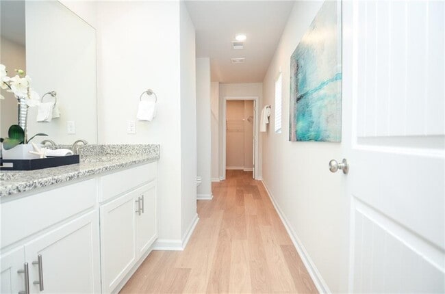 Building Photo - 4553 High Rdg Ct