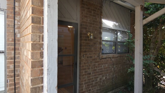 Building Photo - Close to Fort Sill, East side neighborhood