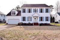 Building Photo - Spacious and Updated Yorktown Home