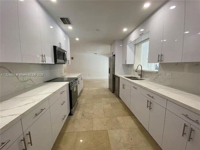 Building Photo - 19330 NE 18th Pl