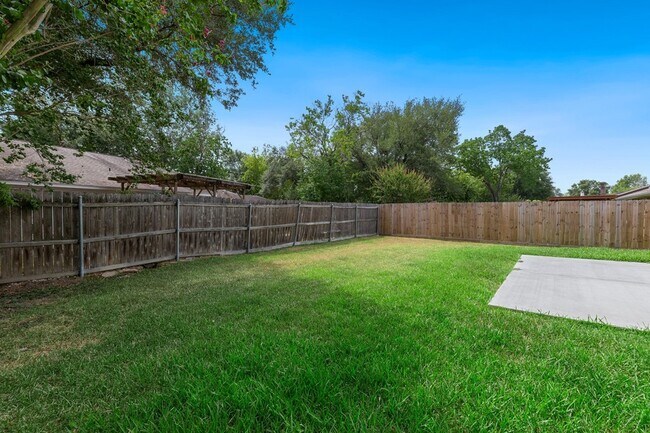 Building Photo - 1534 Vickery Dr