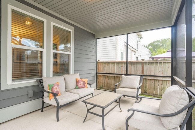 Building Photo - Impressive home in Oakfield loaded with up...