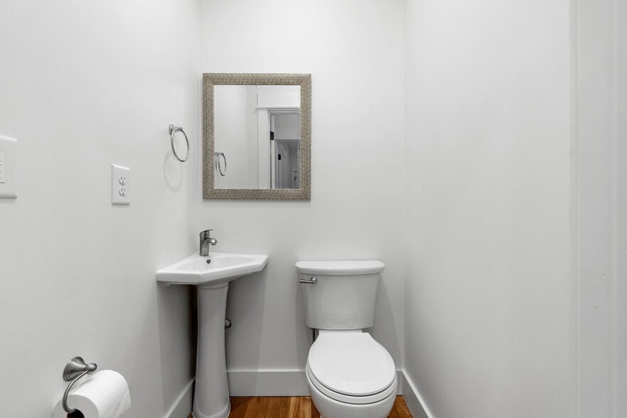 Building Photo - 2104 Jade Dr