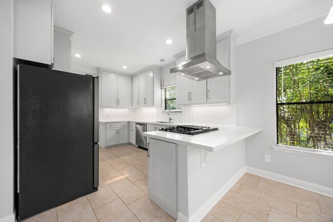 Building Photo - 15526 Cabildo Dr