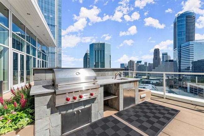 Building Photo - Luxury Living in Buckhead!