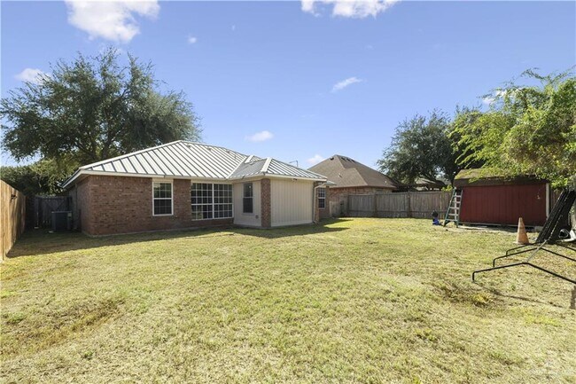 Building Photo - 37 E Xenops Ave