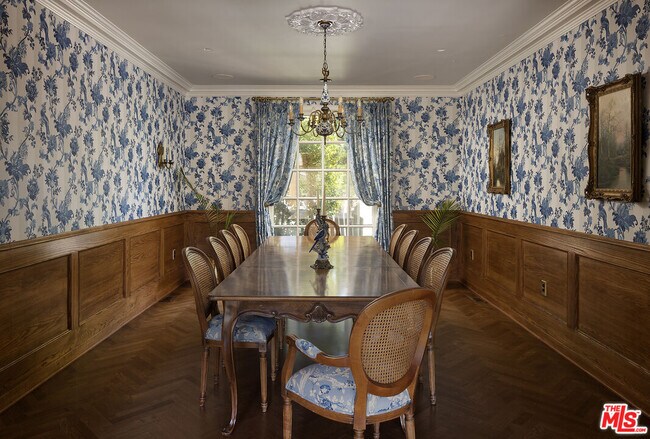 Building Photo - 10030 Toluca Lake Ave