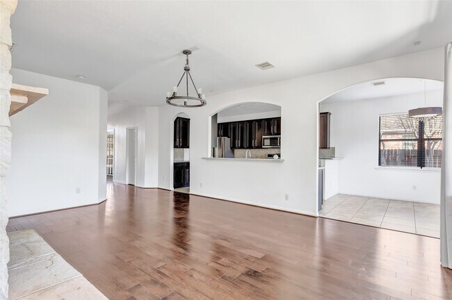 Building Photo - 16942 Lake Willowby Ln