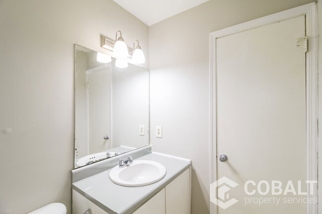 Building Photo - 3515 Creekview Pl