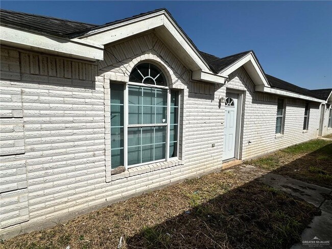 Primary Photo - 613 La Mancha Dr