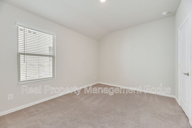 Building Photo - 203 Rocky Rd