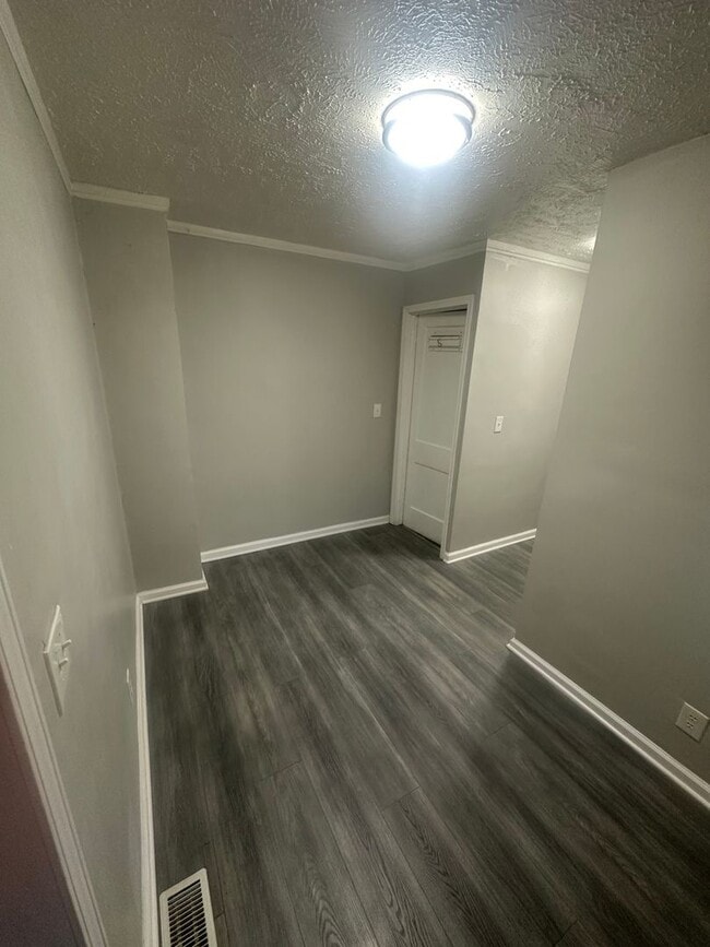 Building Photo - 642 Congress Ave