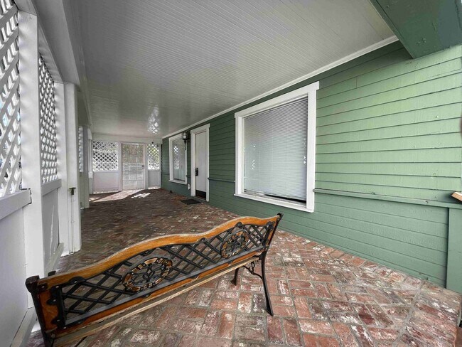 Building Photo - UNIQUE SHERMAN OAKS PROPERTY WITH ALL UTILITIES INCLUDED!