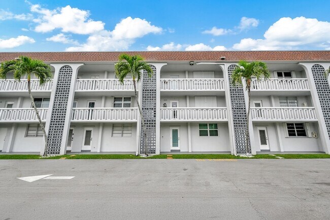 Building Photo - 400 SE 10th St