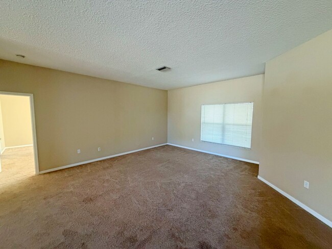 Building Photo - Spacious 3-bedroom, 2-bathroom home offering 2,362 square feet of living space with a desirable o...