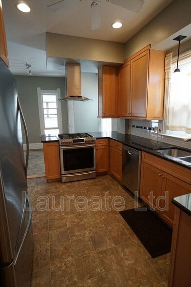 Building Photo - 39 Sherman St