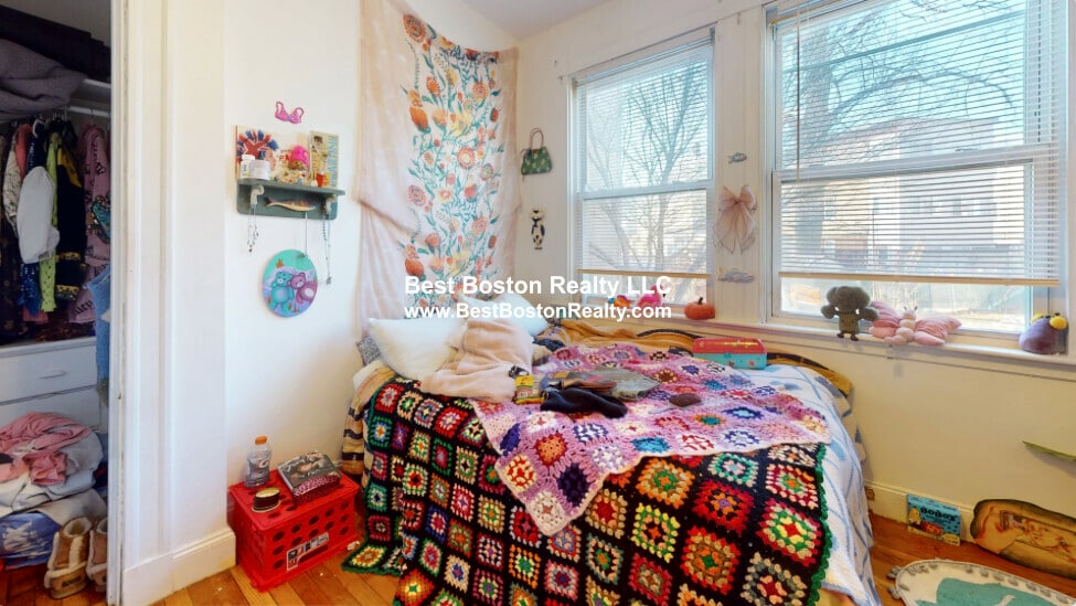 Building Photo - 44 Hooker St