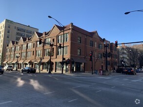 Building Photo - 1038 W Bryn Mawr Ave