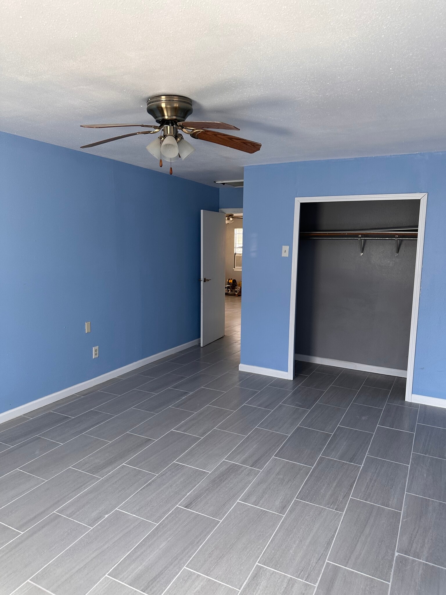 Building Photo - 343 Village Dr