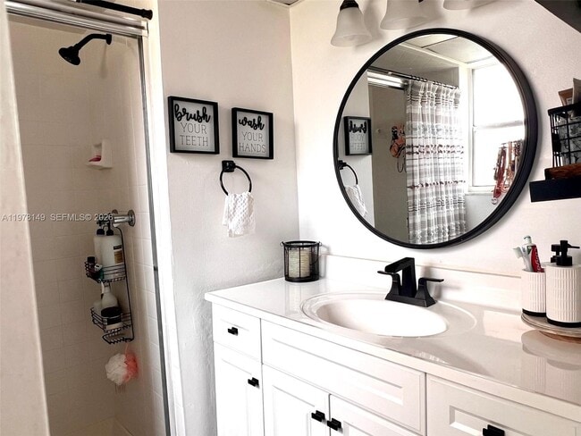 Building Photo - 2811 Somerset Dr