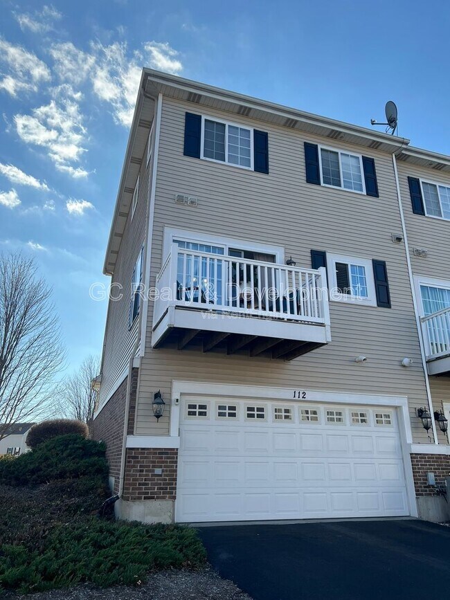 Building Photo - 112 Lakeshore Dr