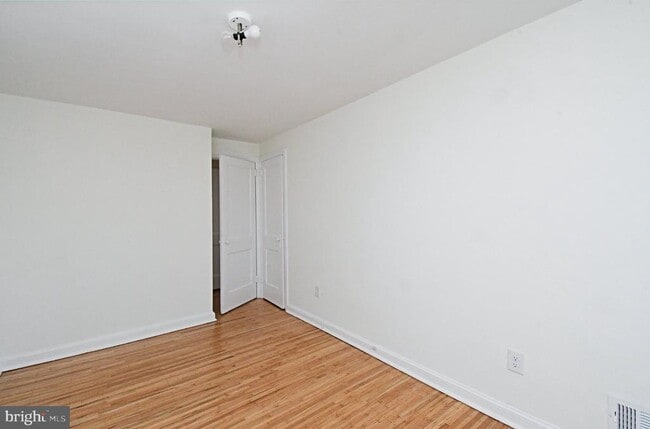 Building Photo - 2219 Ardmore Ave