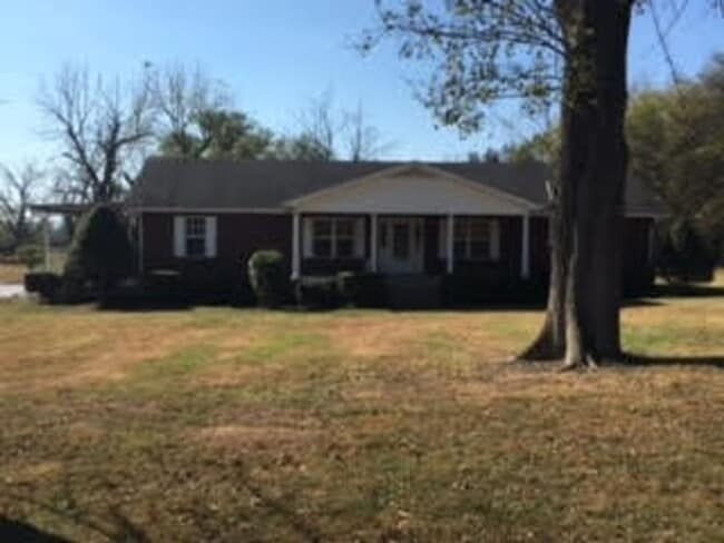 Building Photo - 3 Bed, 2 Bath home with Shop & 3 acres!