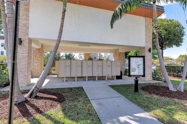 Building Photo - 7925 NW 104th Ave