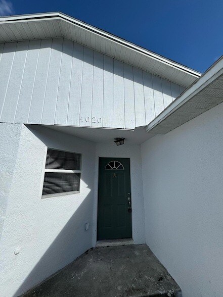 Building Photo - 4020 E Louisiana Ave