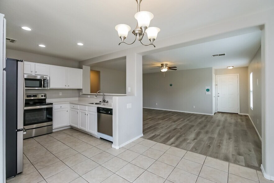 Building Photo - 2377 E San Manuel Rd