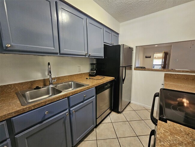 Building Photo - 8287 Kingsbrook Rd