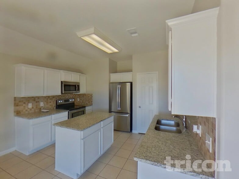 Building Photo - 825 Hawthorne Rd