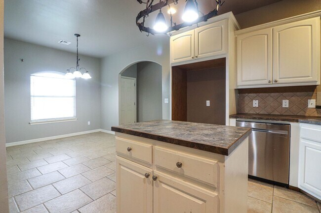 Building Photo - New vinyl plank in bedrooms, hall, new paint, new heat & air conditioning system 2025, large livi...