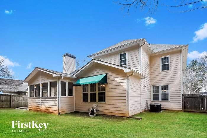 Building Photo - 140 Glen Holly Dr