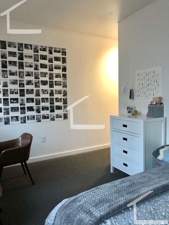 Building Photo - No Brokers Fee, Large 3 Bedroom in South End, Eat-in Kitchen, Dishwasher, Laundry on a Site