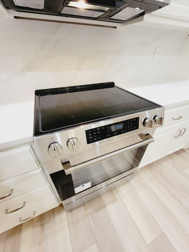 Building Photo - Lots Of New in Marlborough Manor w/ 3 Car Garage