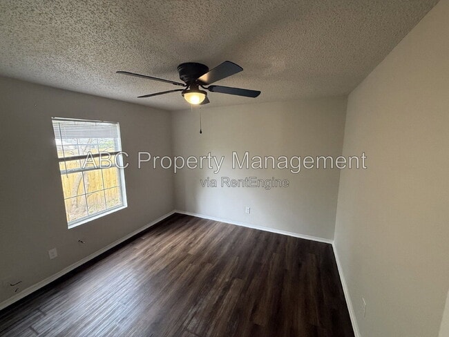 Building Photo - 306 E Thurman St