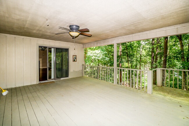 Building Photo - Beautiful 3 bedroom, 3 bath,  mother-in-law sweet with full kitchen in lower level.