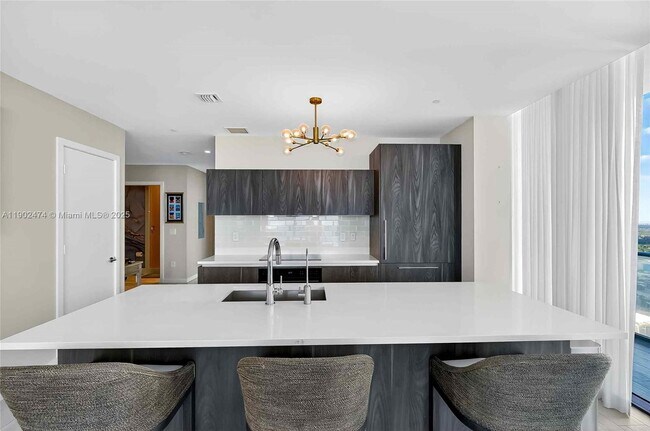 Building Photo - 480 NE 31st St